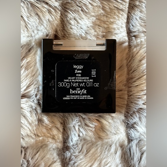 Benefit Velvet eyeshadow Leggy - Picture 2 of 5